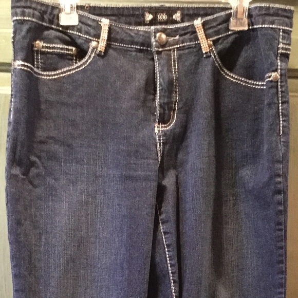 Jeans - Picture 1 of 3